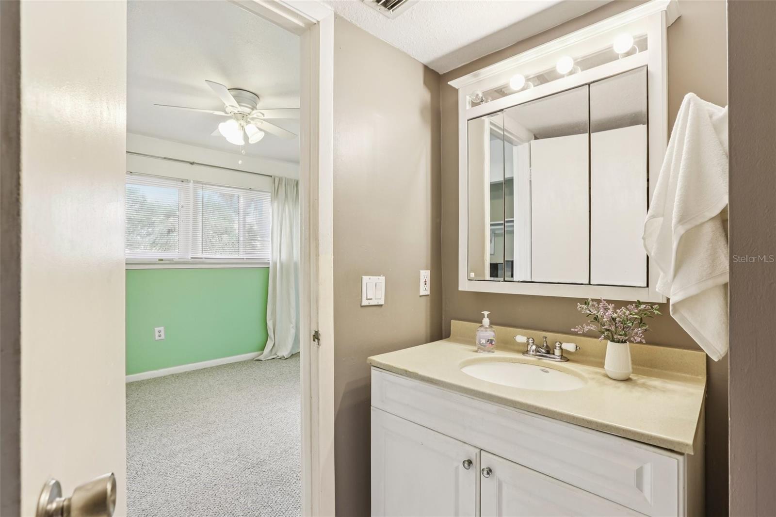 6325 NEWTOWN CIR #25B2