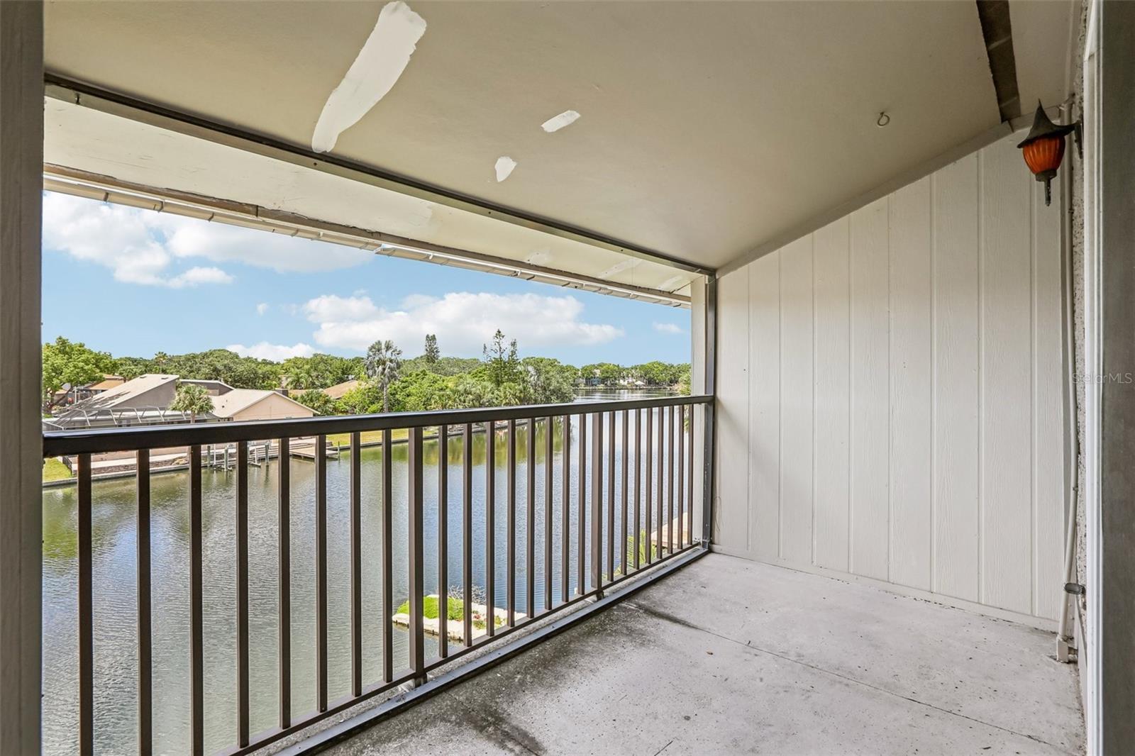 6325 NEWTOWN CIR #25B2