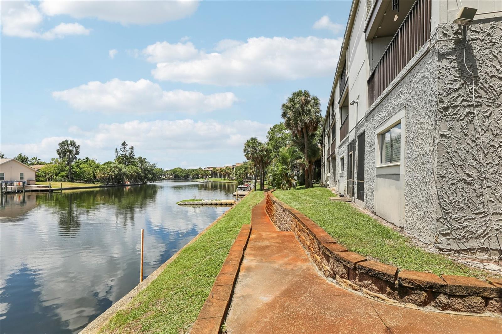 6325 NEWTOWN CIR #25B2