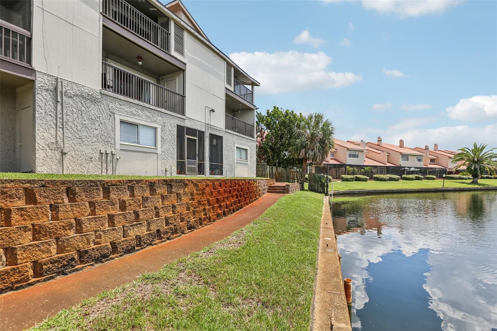 6325 NEWTOWN CIR #25B2
