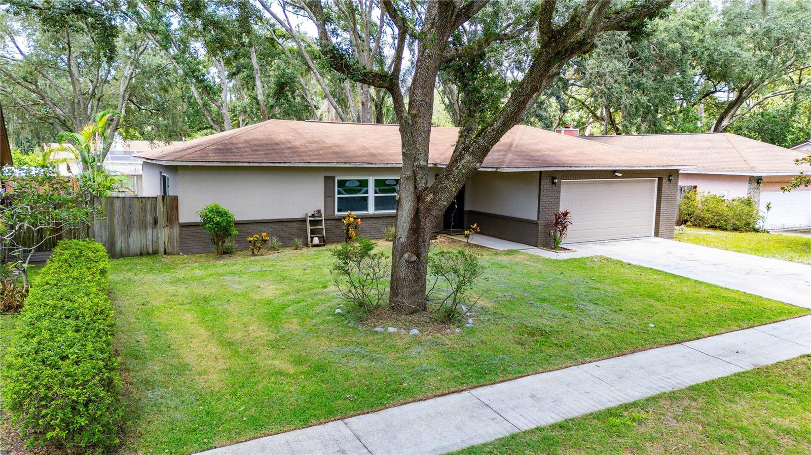 2423 Forrest Crest Cir, Lutz