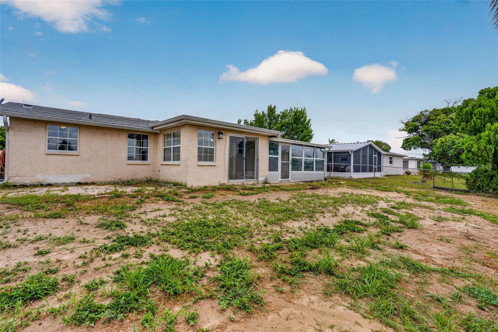 3852 SUNRAY DR