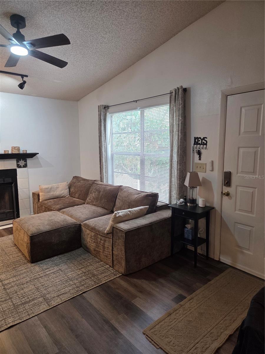 4033 DREAM OAK PL #203