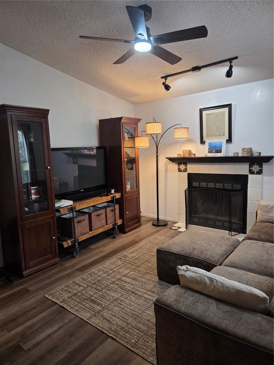 4033 DREAM OAK PL #203