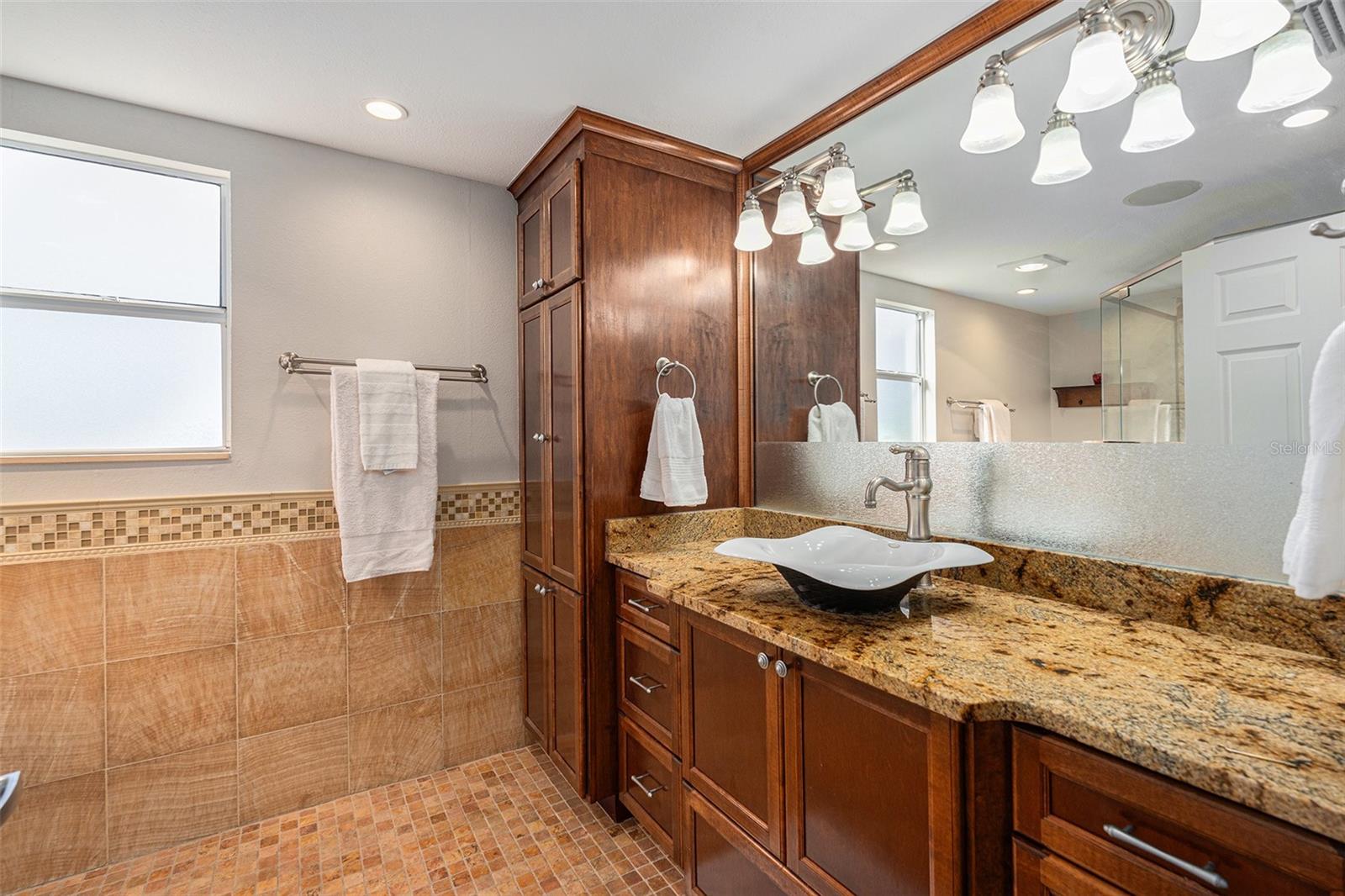 4611 LANDSCAPE DR