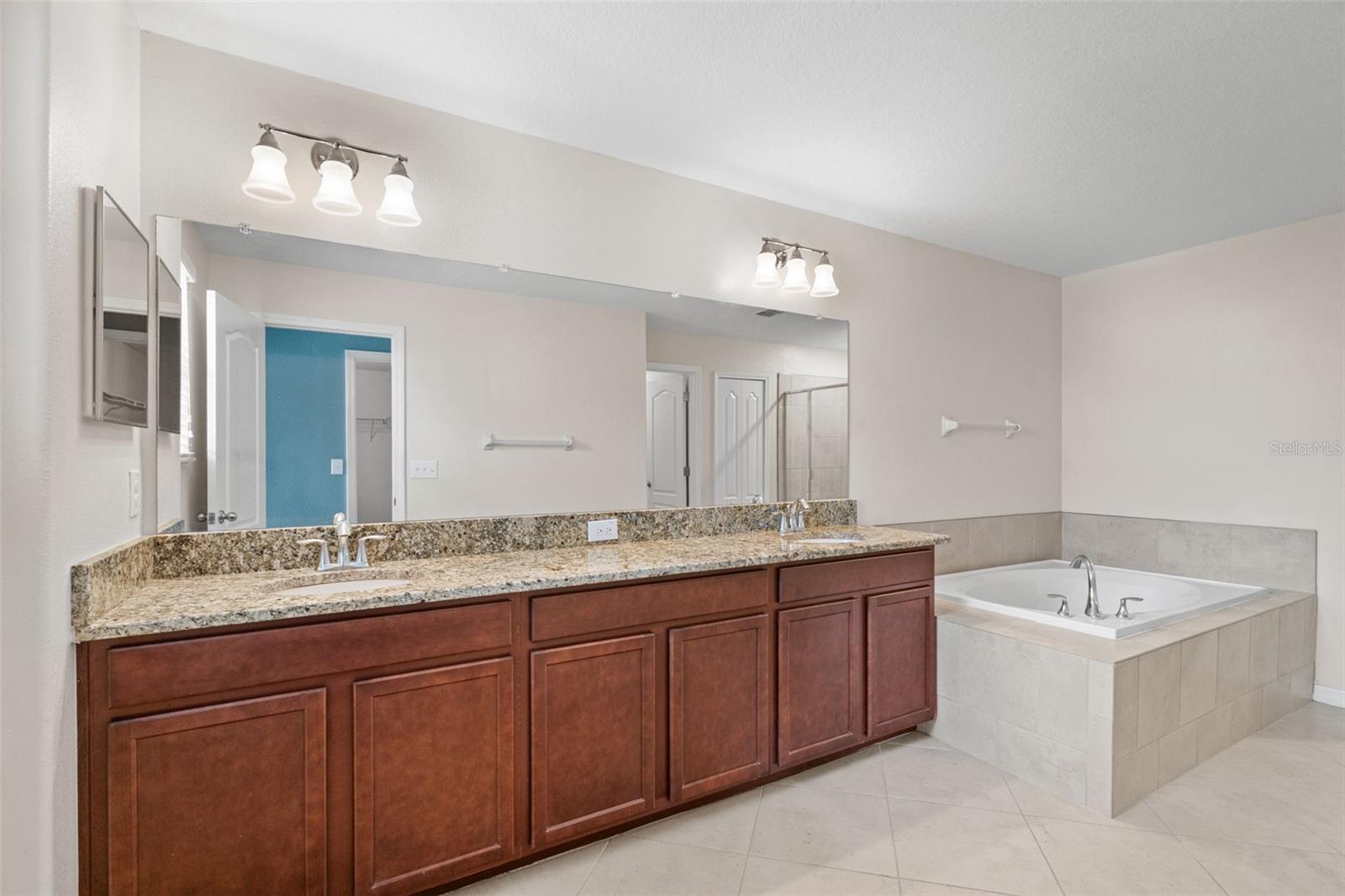 13728 REINDEER CIR