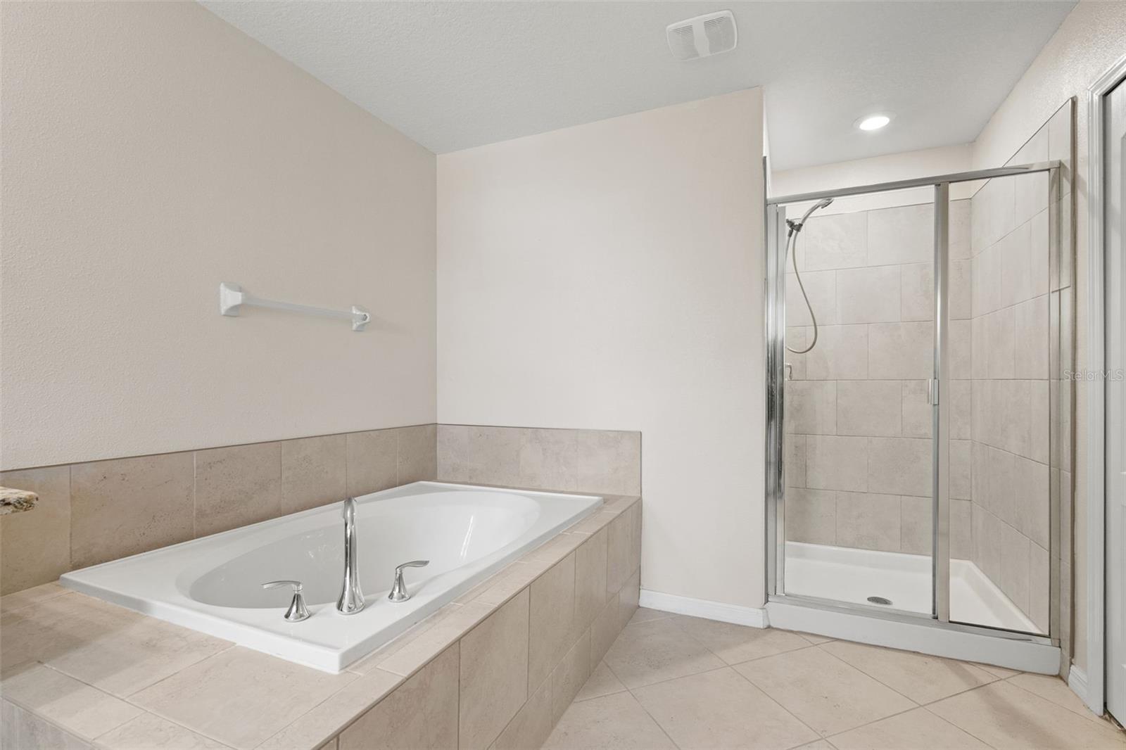 13728 REINDEER CIR
