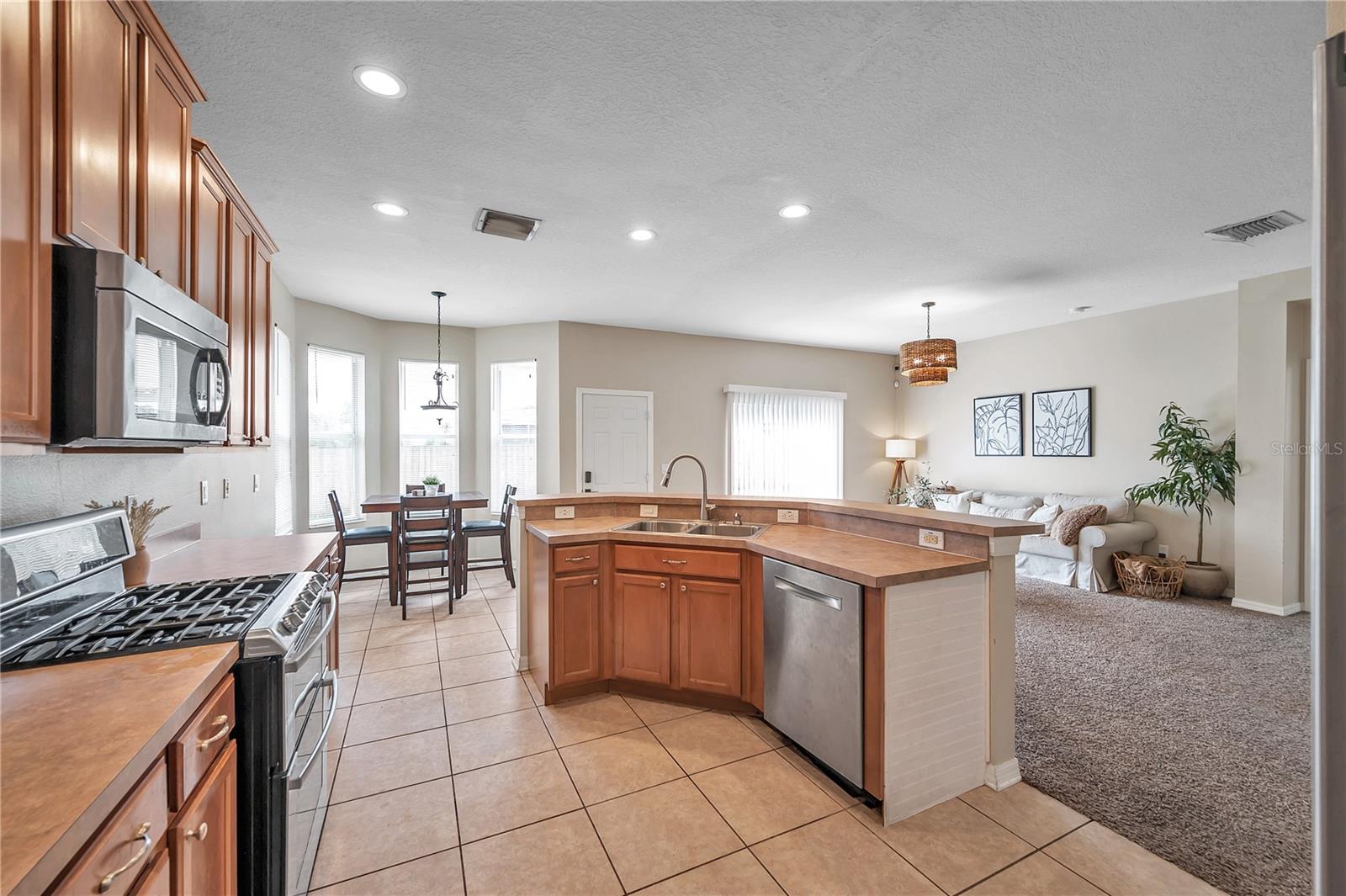 402 HALIFAX BAY CT