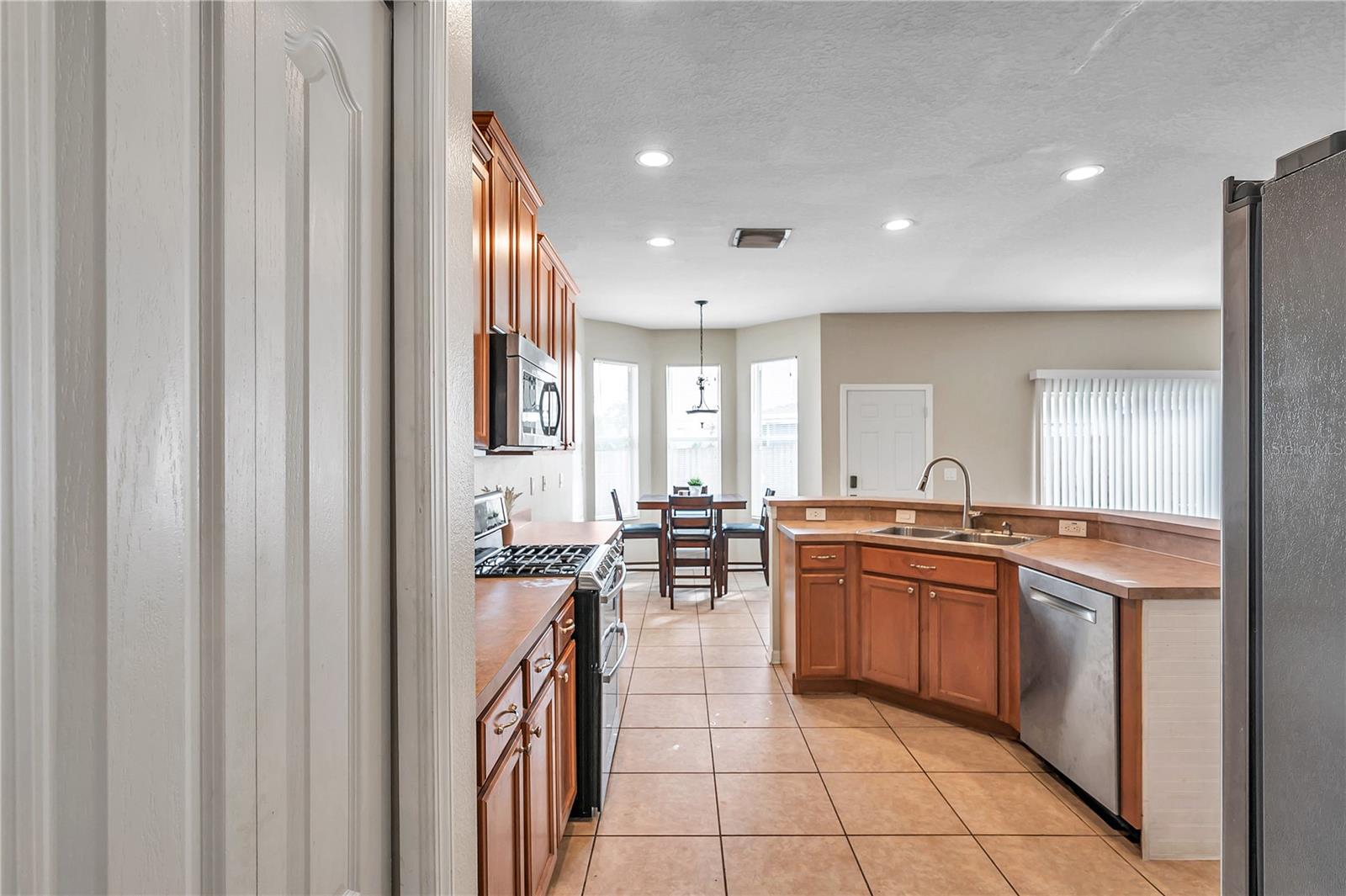 402 HALIFAX BAY CT