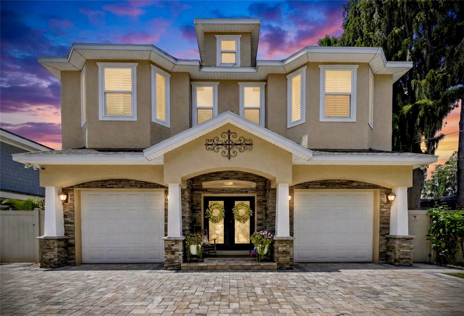 303 W CHAPMAN RD