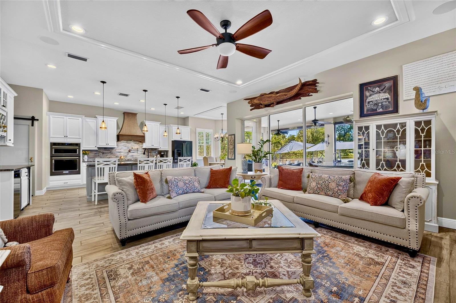 303 W CHAPMAN RD