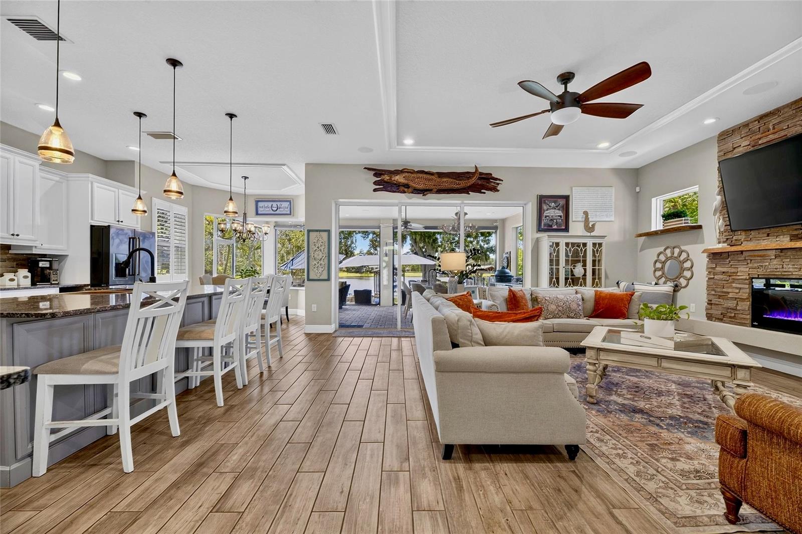 303 W CHAPMAN RD