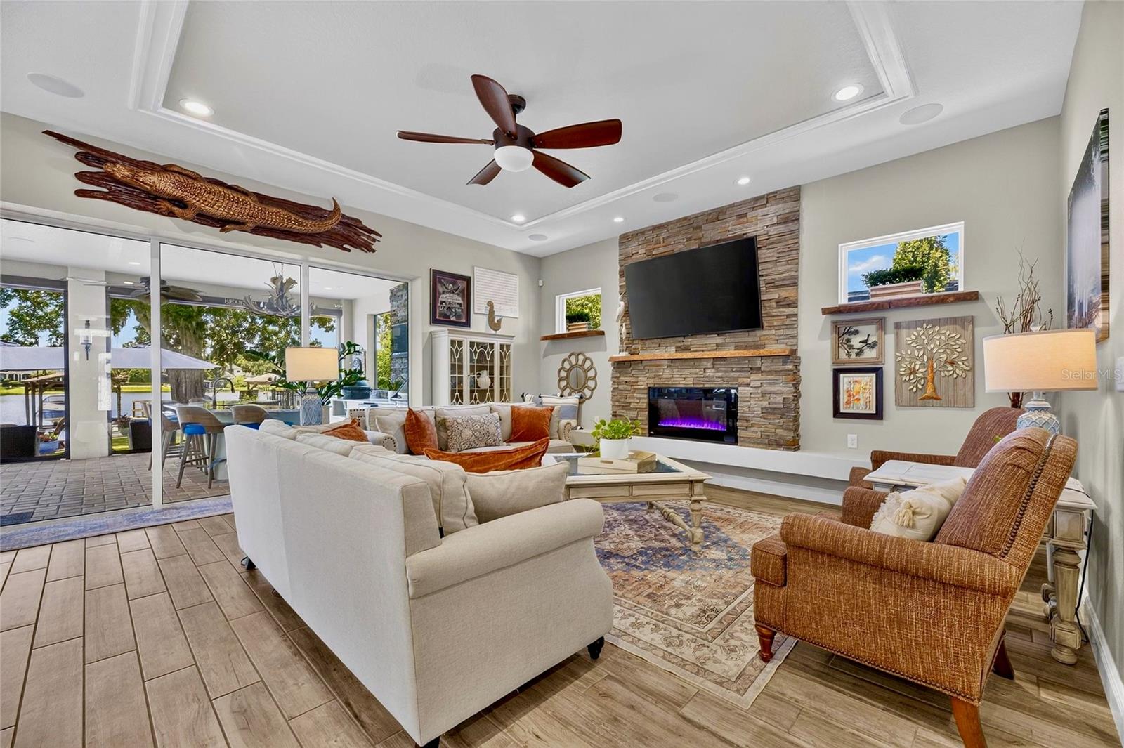 303 W CHAPMAN RD