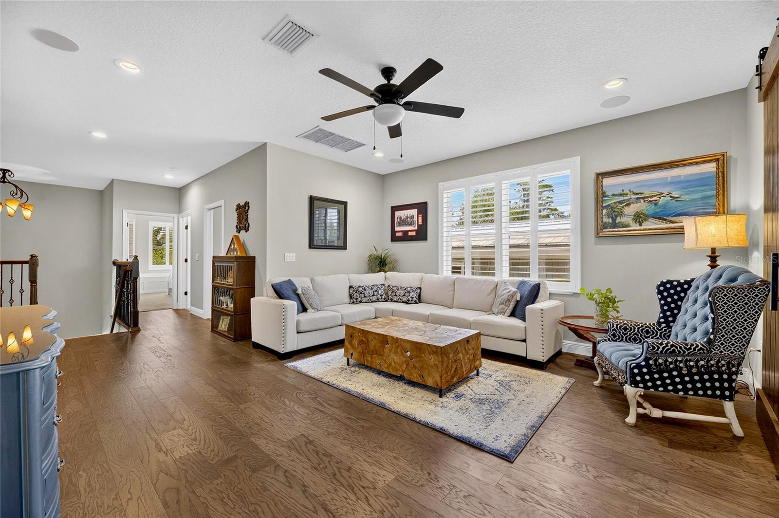 303 W CHAPMAN RD