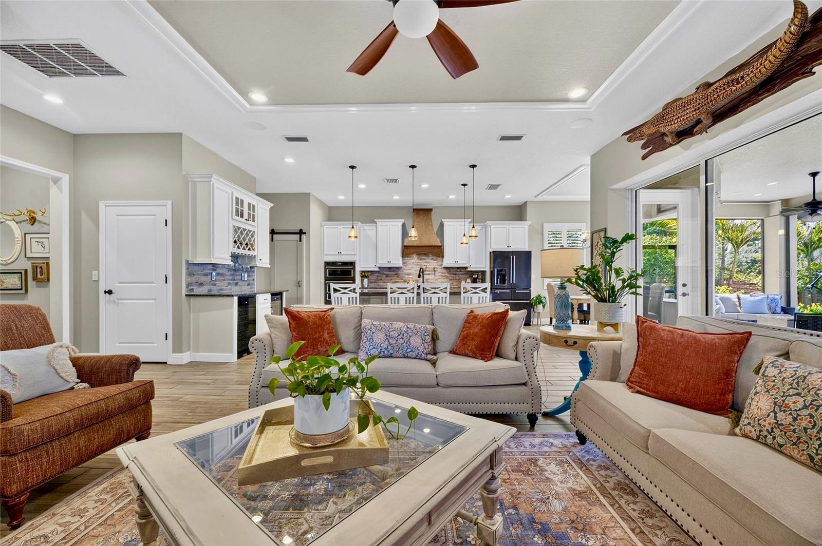 303 W CHAPMAN RD