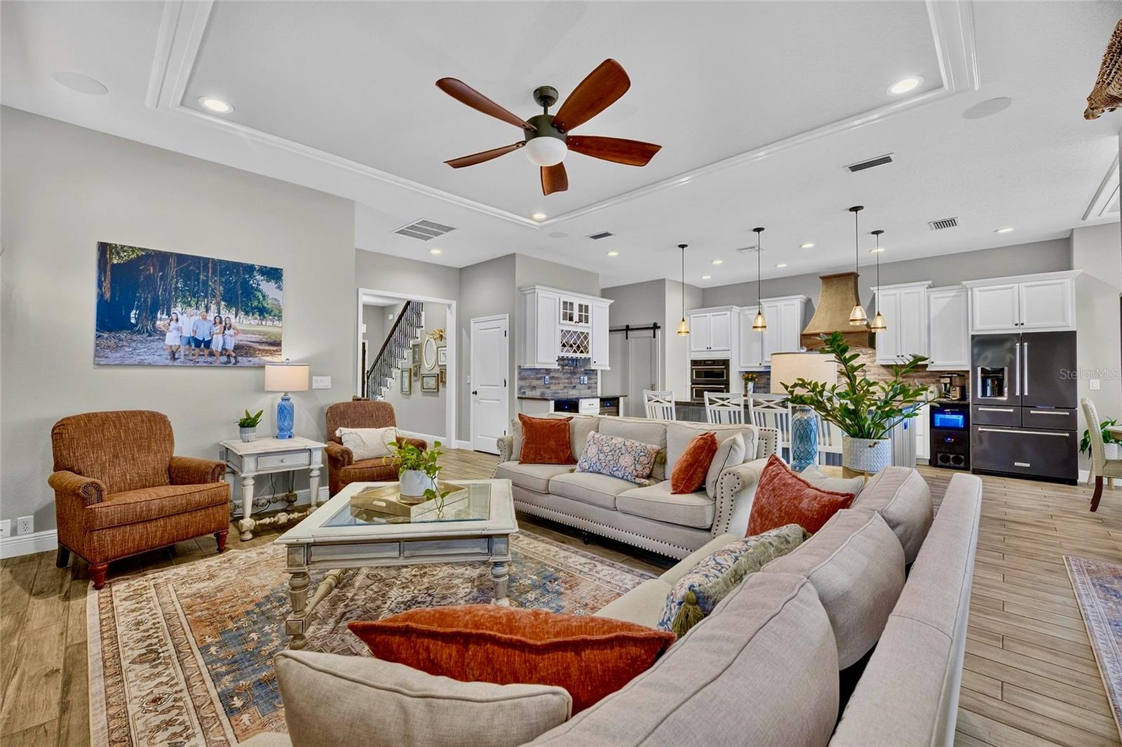 303 W CHAPMAN RD