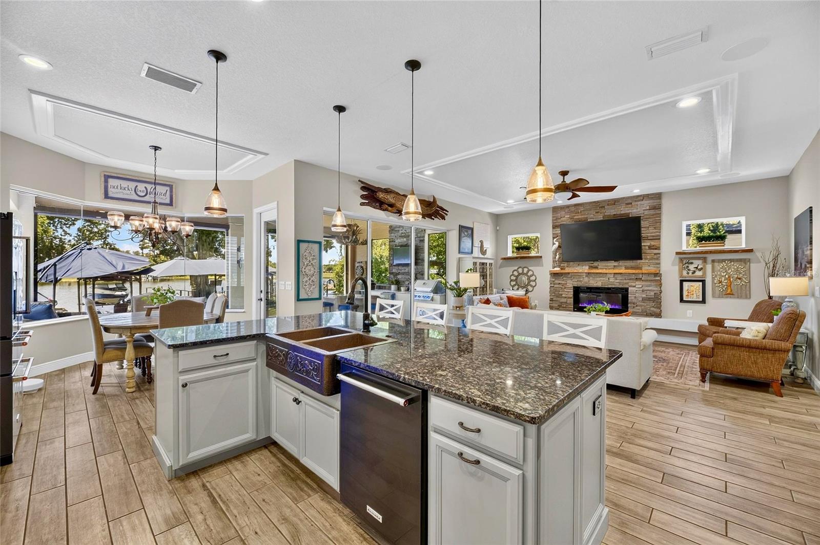 303 W CHAPMAN RD