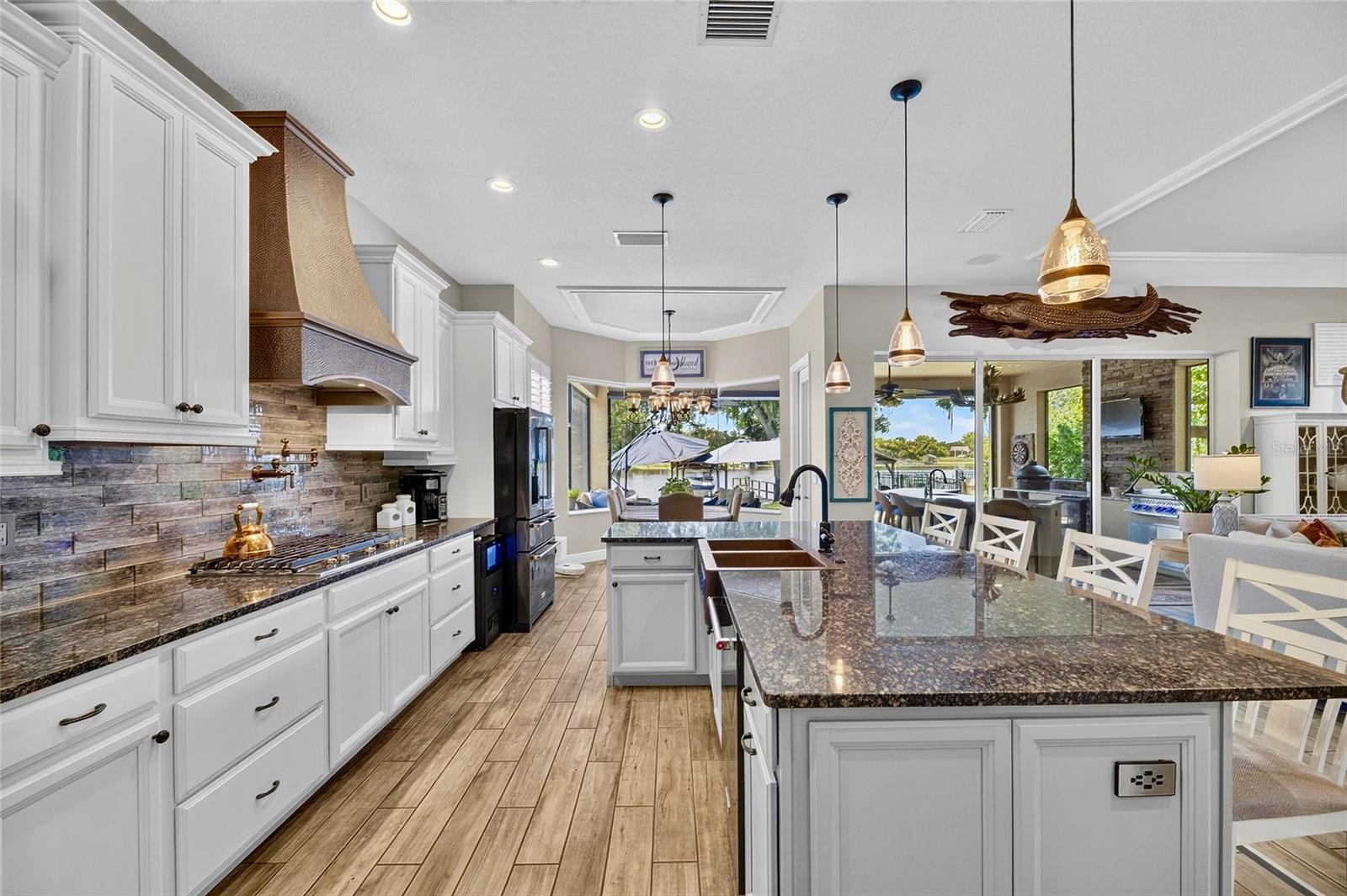 303 W CHAPMAN RD