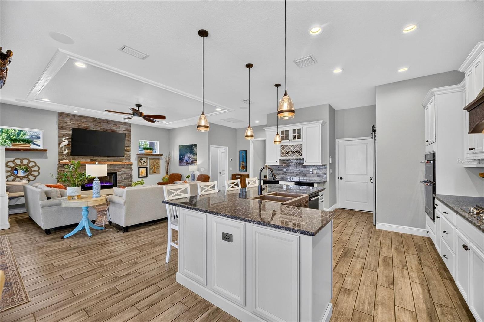 303 W CHAPMAN RD