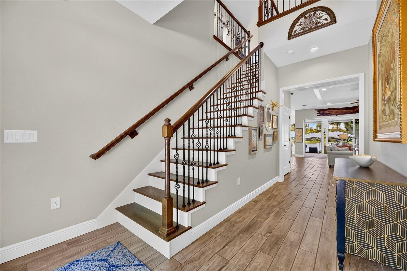 303 W CHAPMAN RD