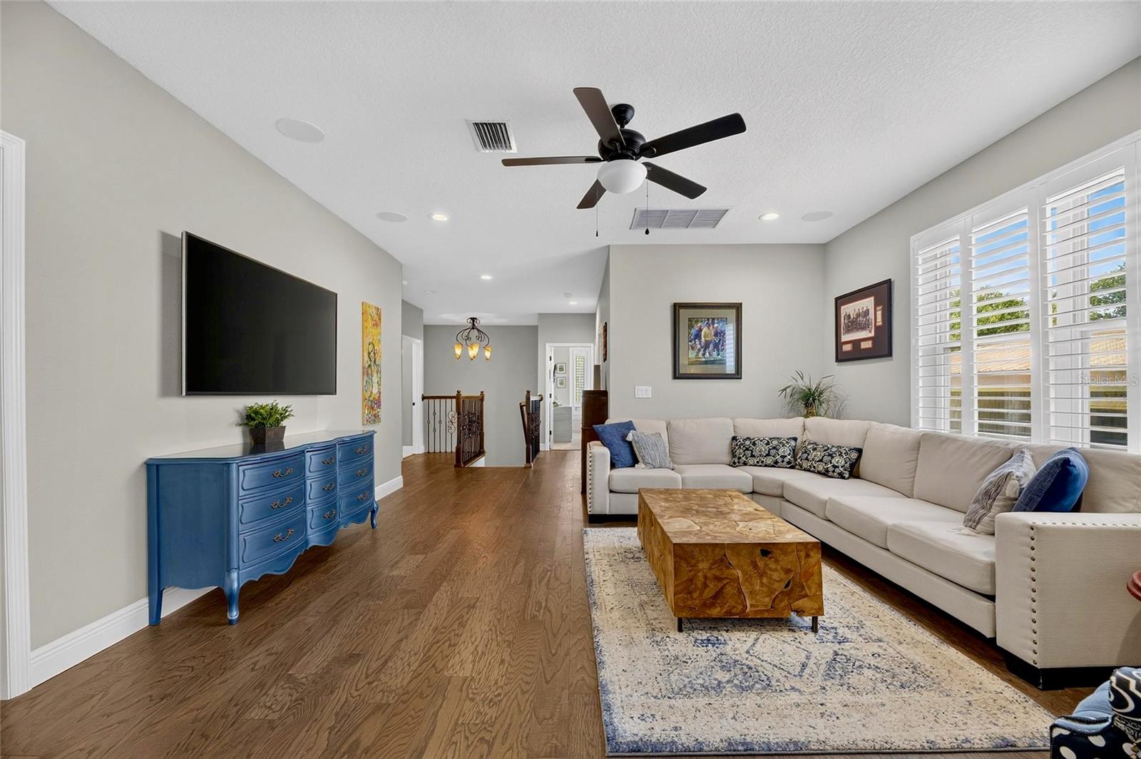 303 W CHAPMAN RD
