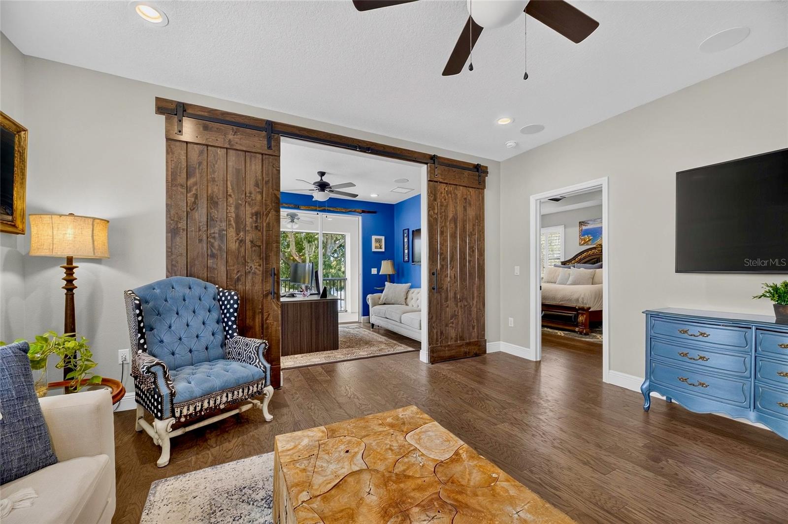 303 W CHAPMAN RD