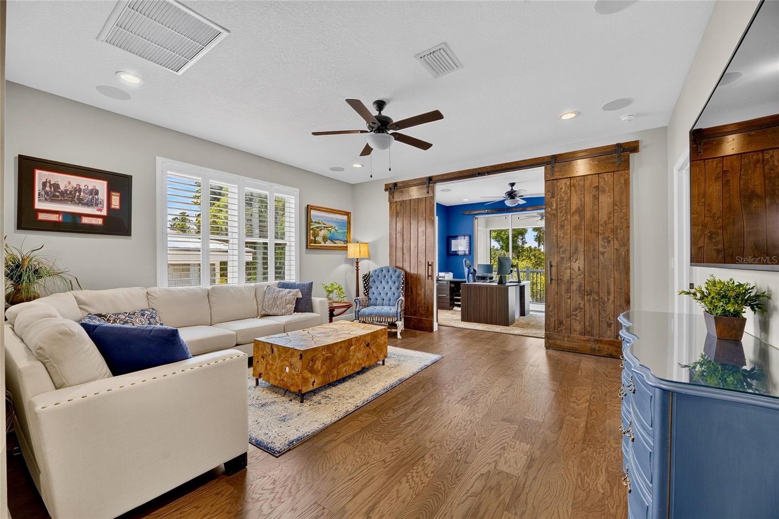 303 W CHAPMAN RD
