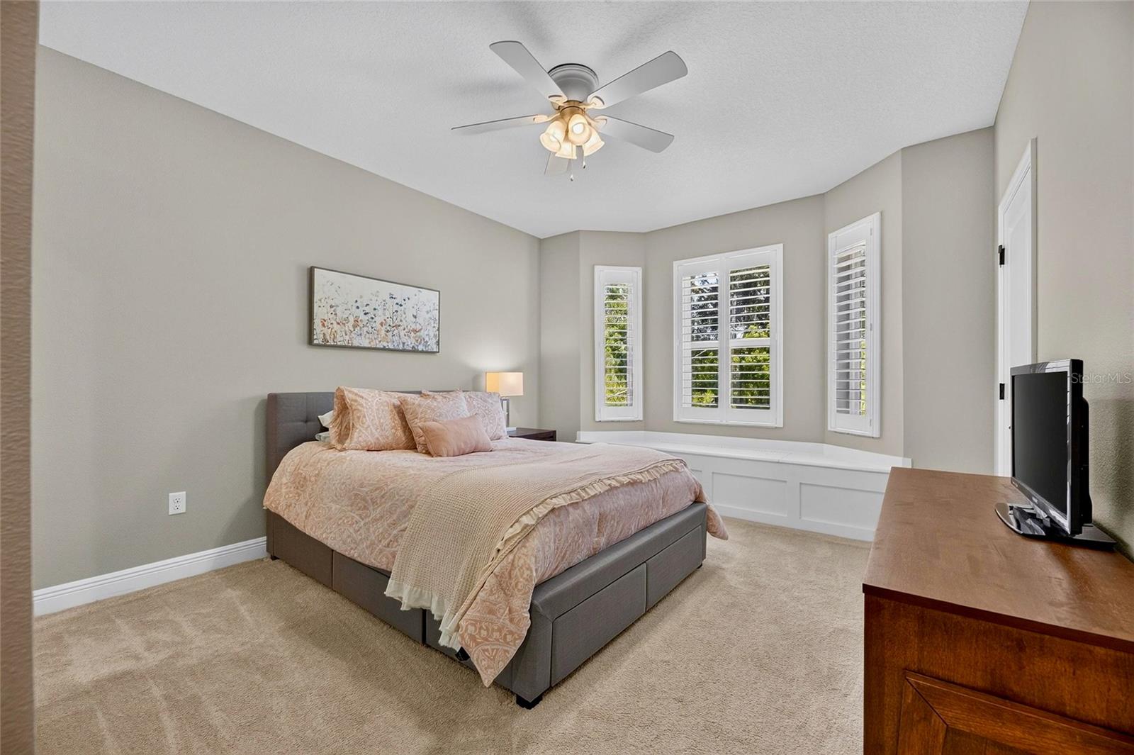 303 W CHAPMAN RD
