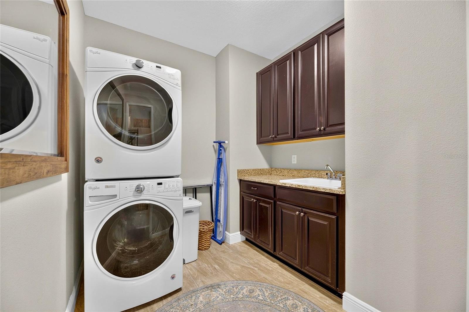 303 W CHAPMAN RD