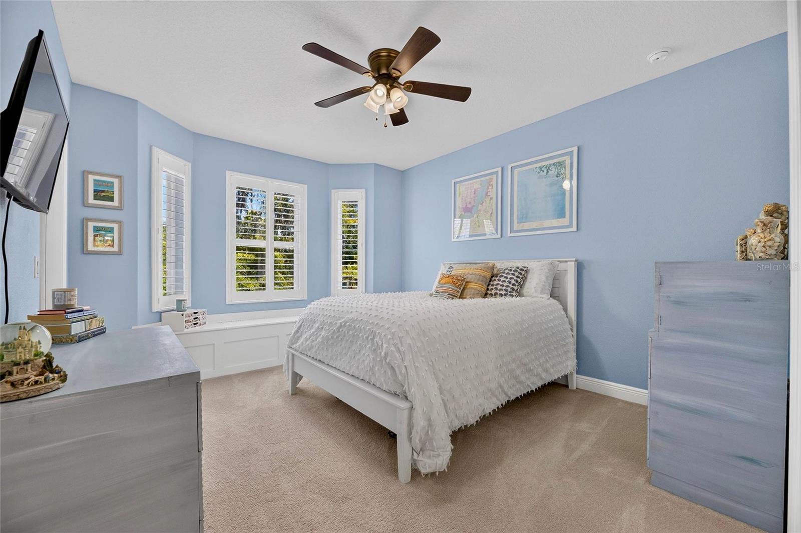 303 W CHAPMAN RD