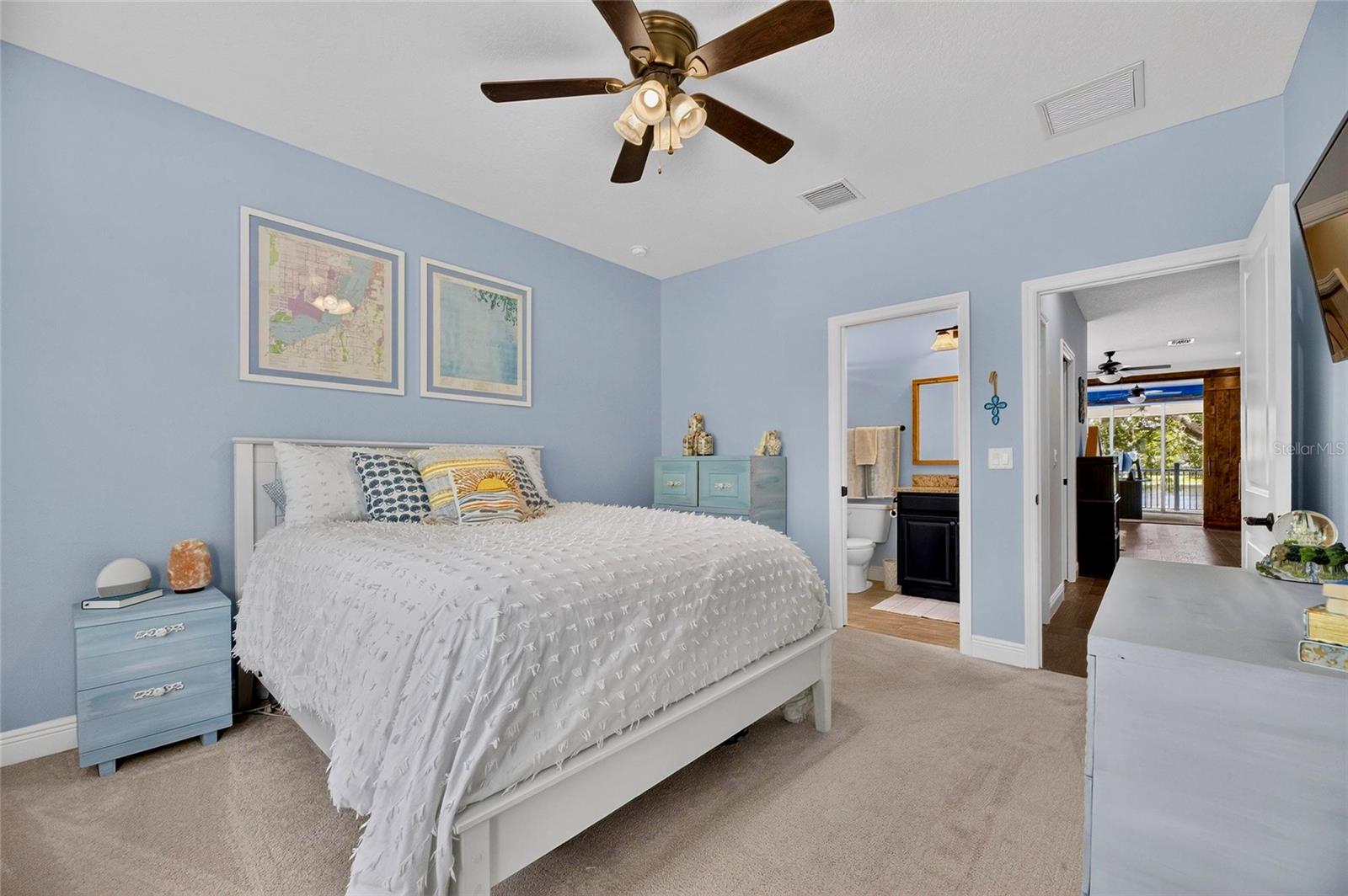 303 W CHAPMAN RD