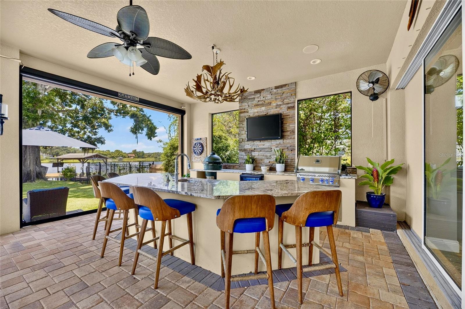 303 W CHAPMAN RD