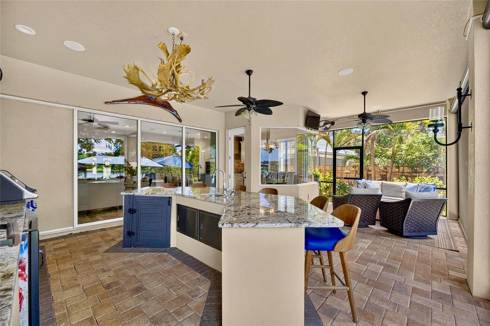 303 W CHAPMAN RD