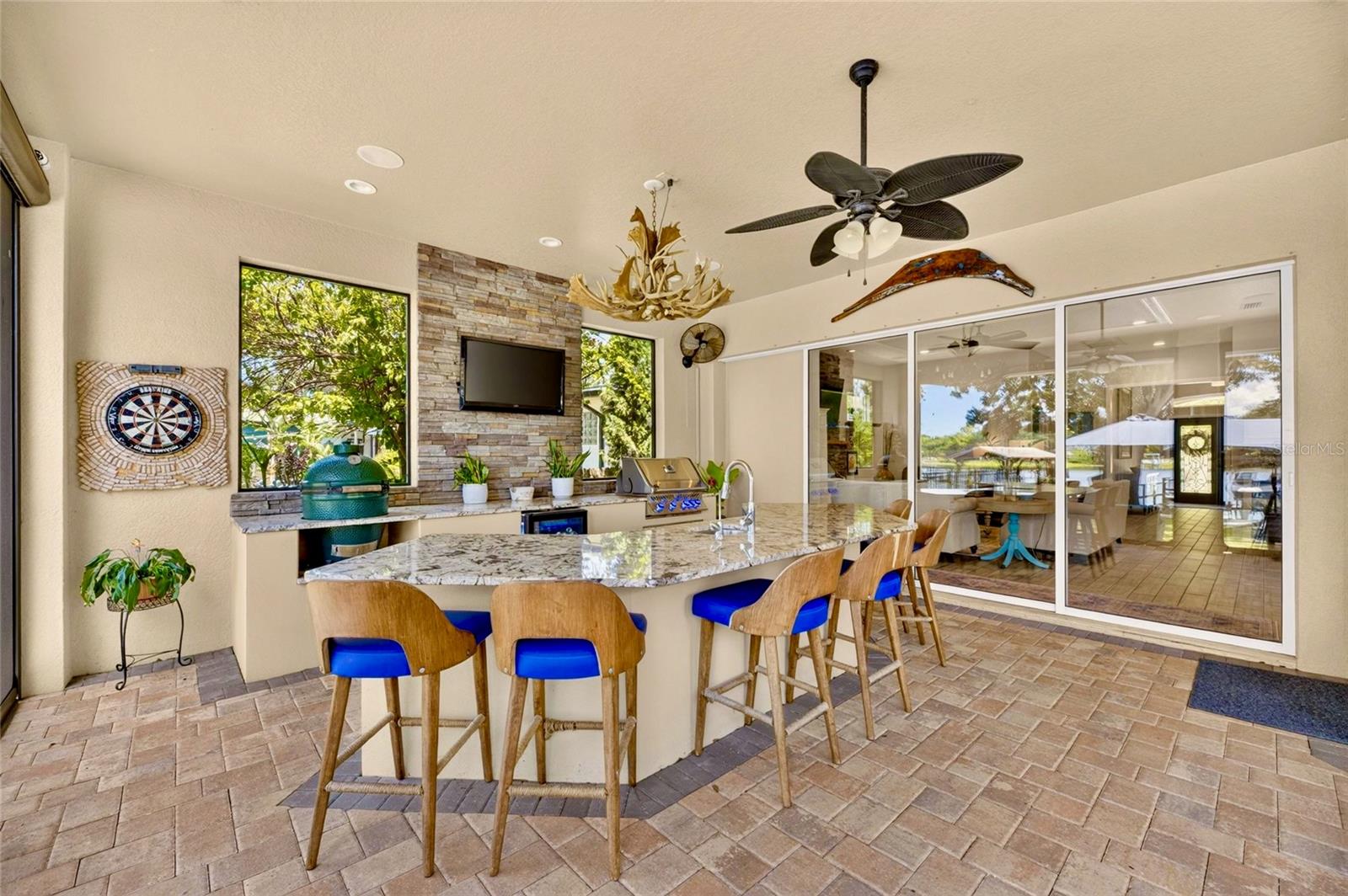 303 W CHAPMAN RD