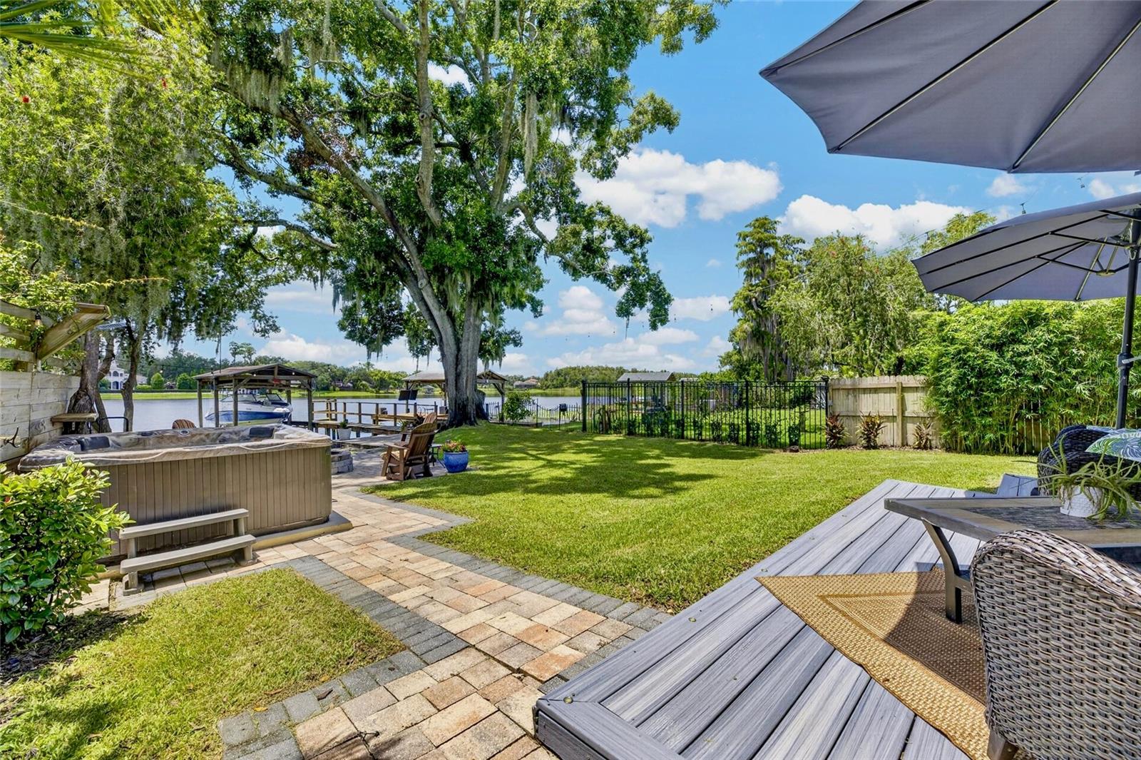 303 W CHAPMAN RD