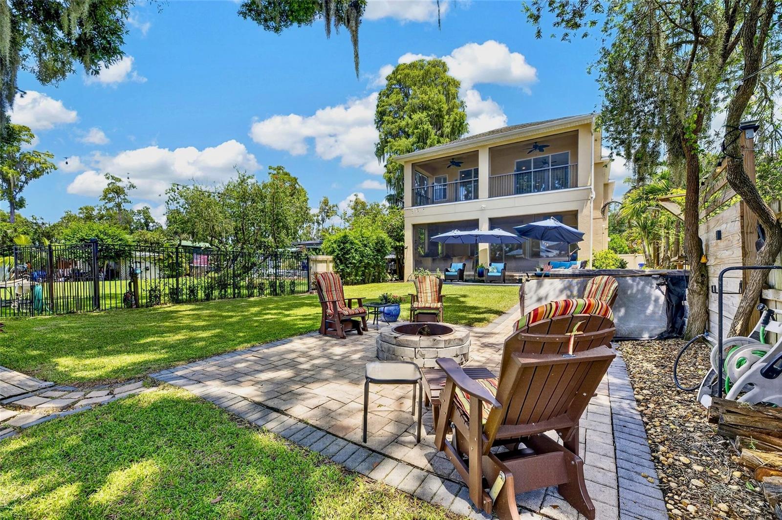 303 W CHAPMAN RD