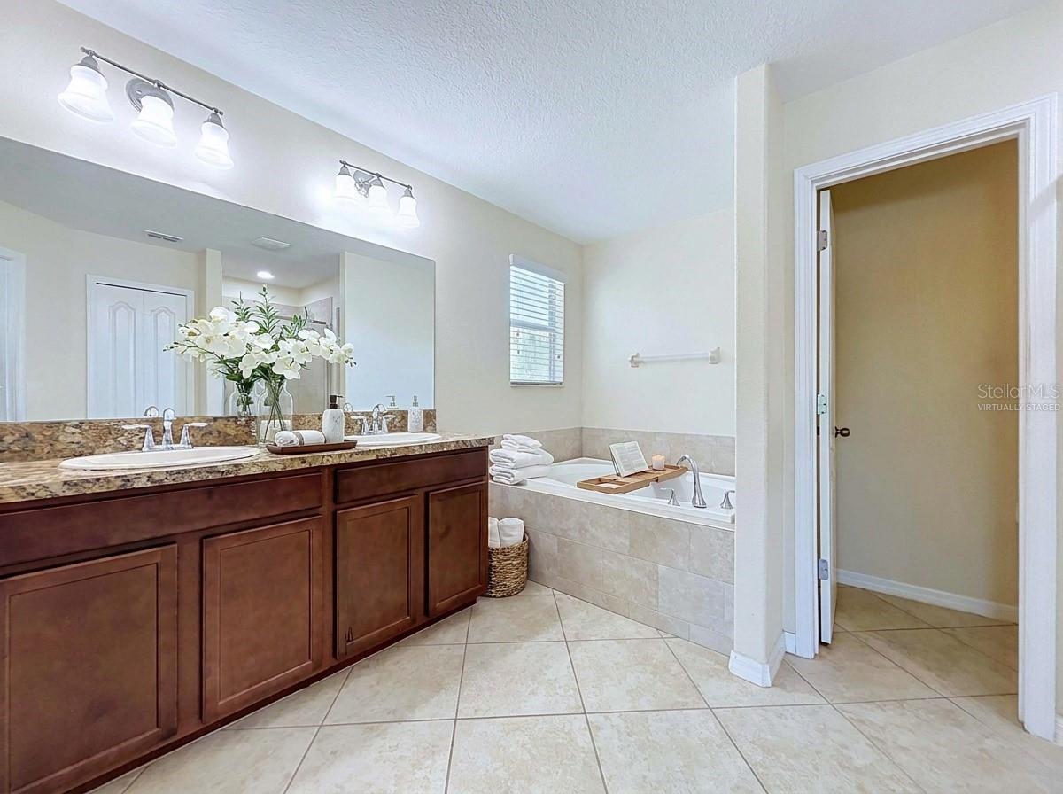 18607 BRIAR OAKS DR