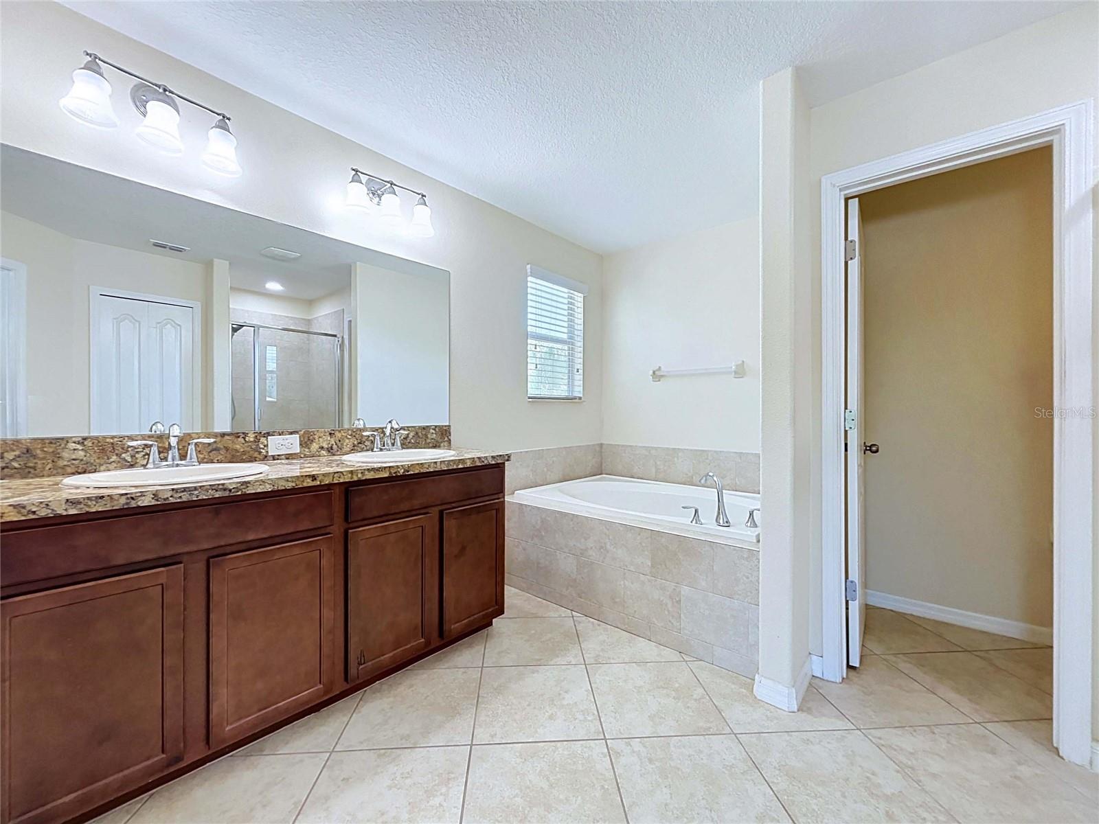 18607 BRIAR OAKS DR