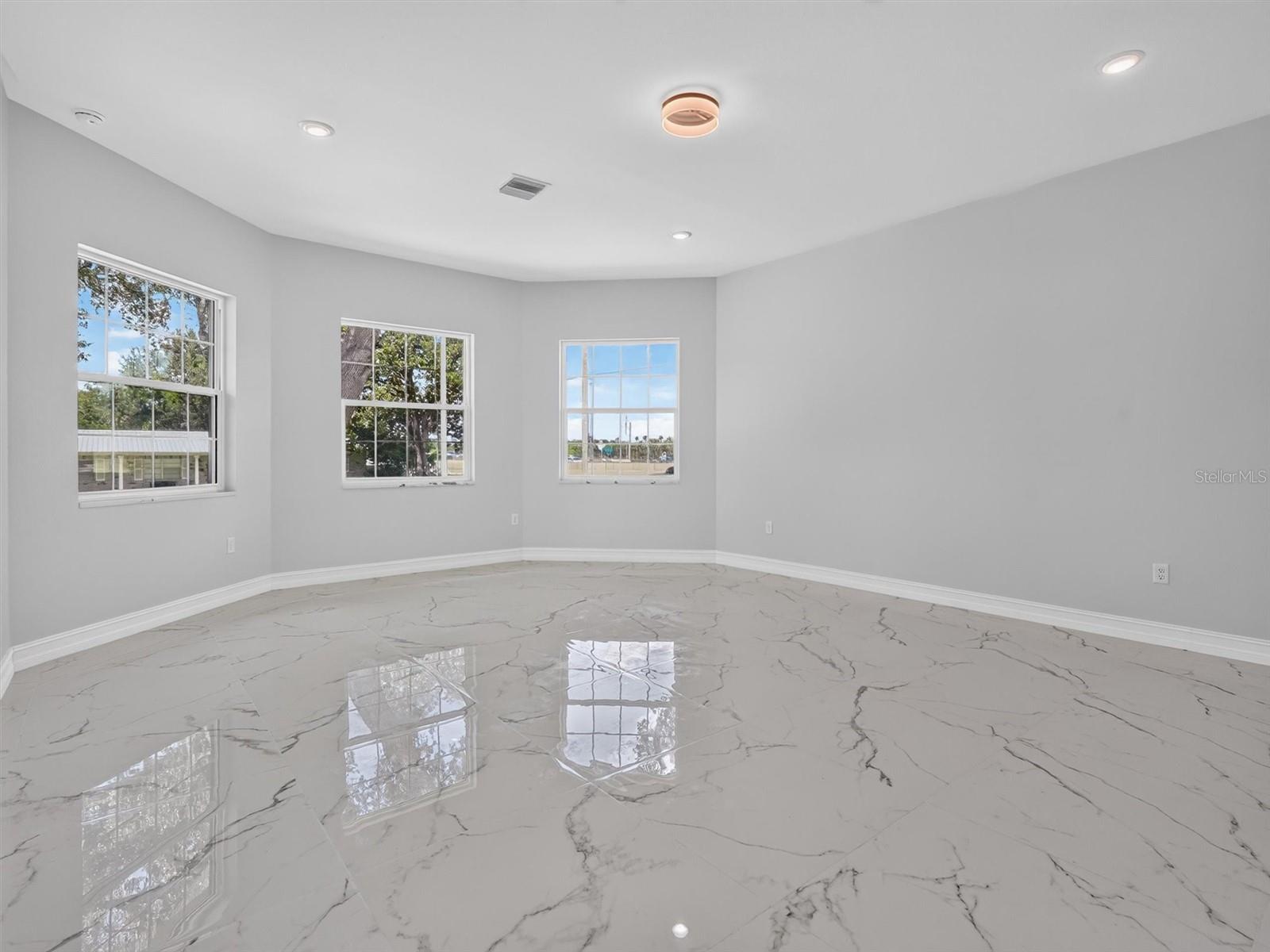 2302 ALLEN DR
