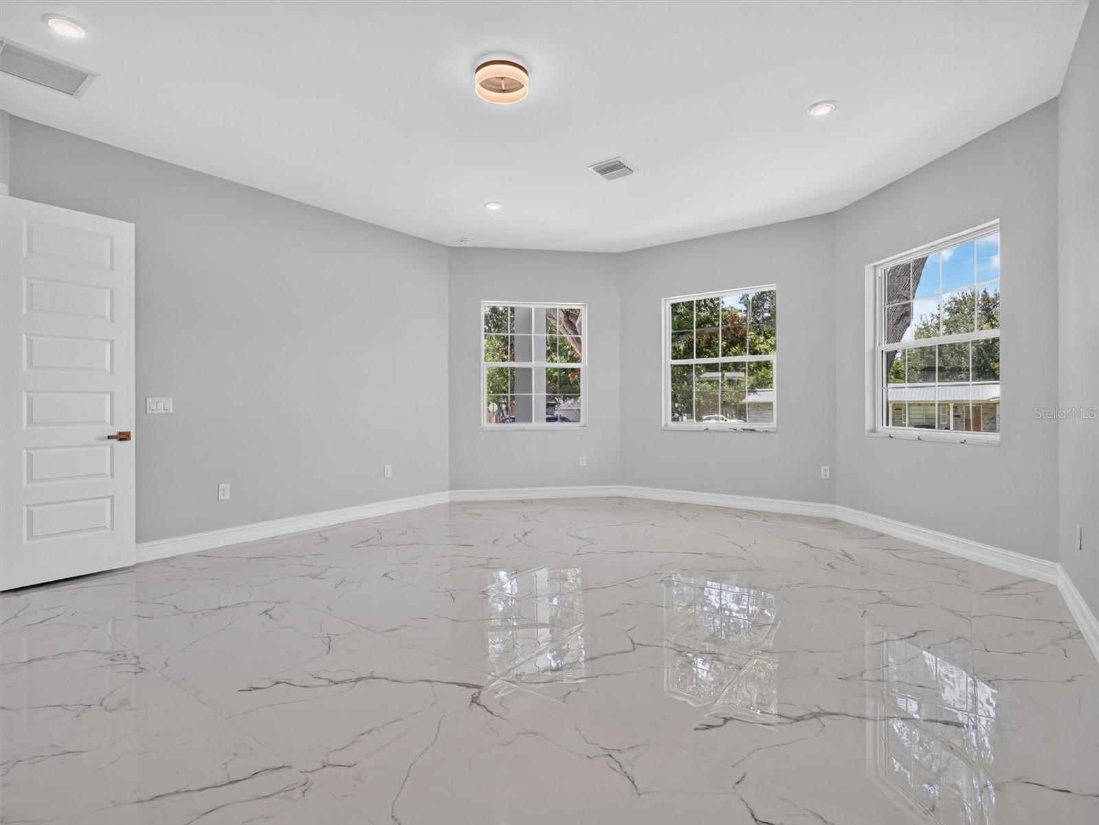 2302 ALLEN DR