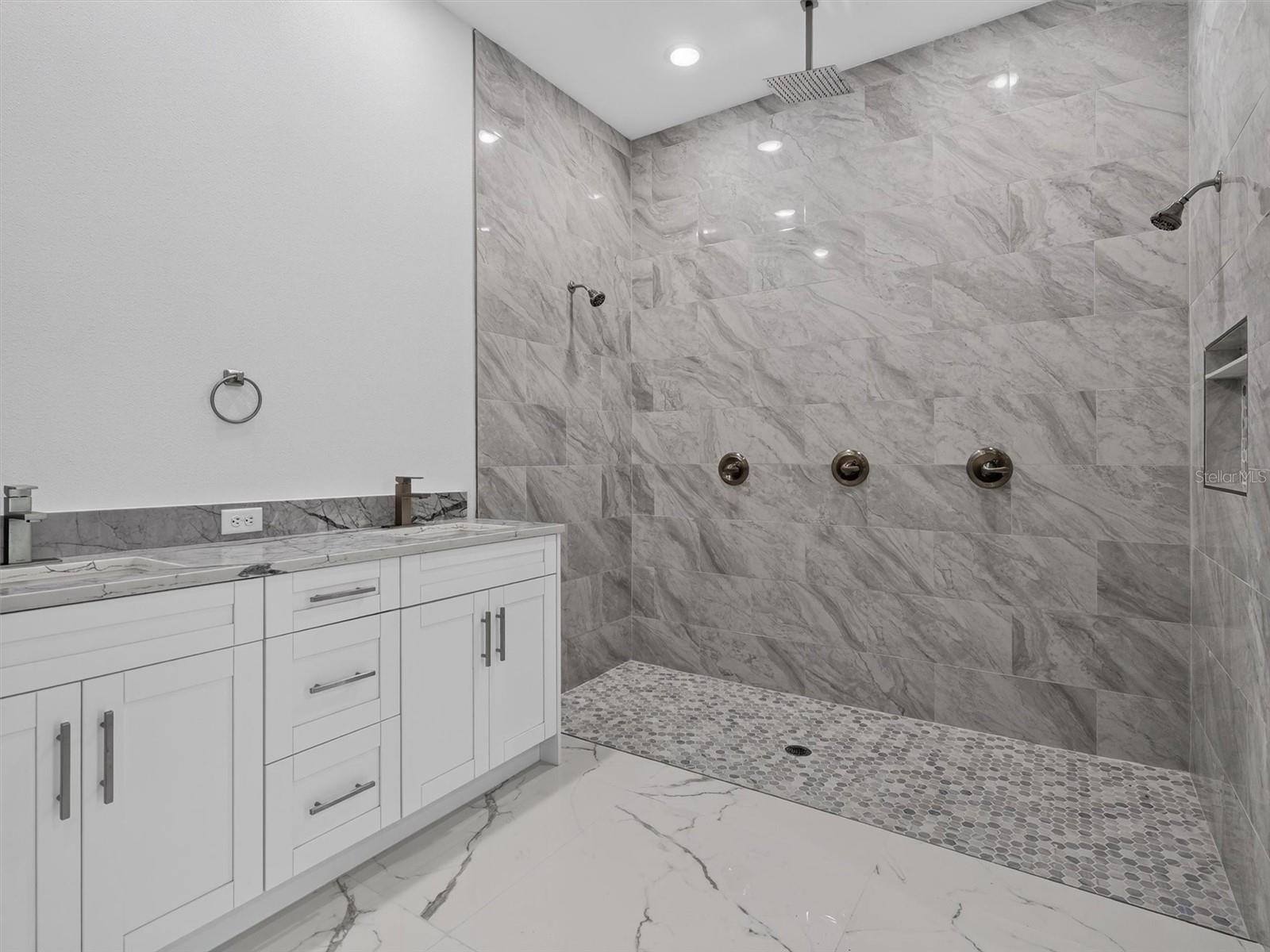 2302 ALLEN DR