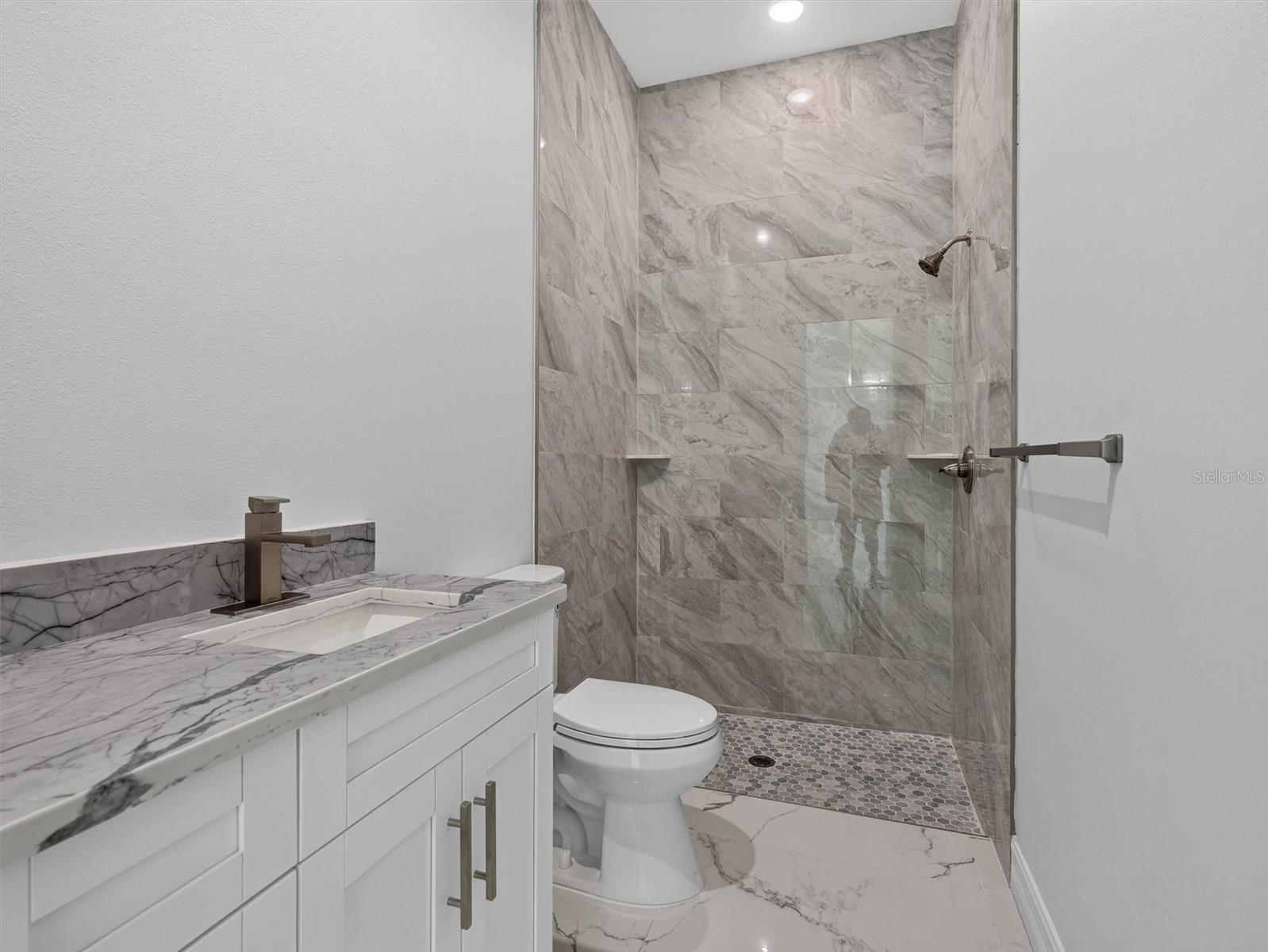 2302 ALLEN DR