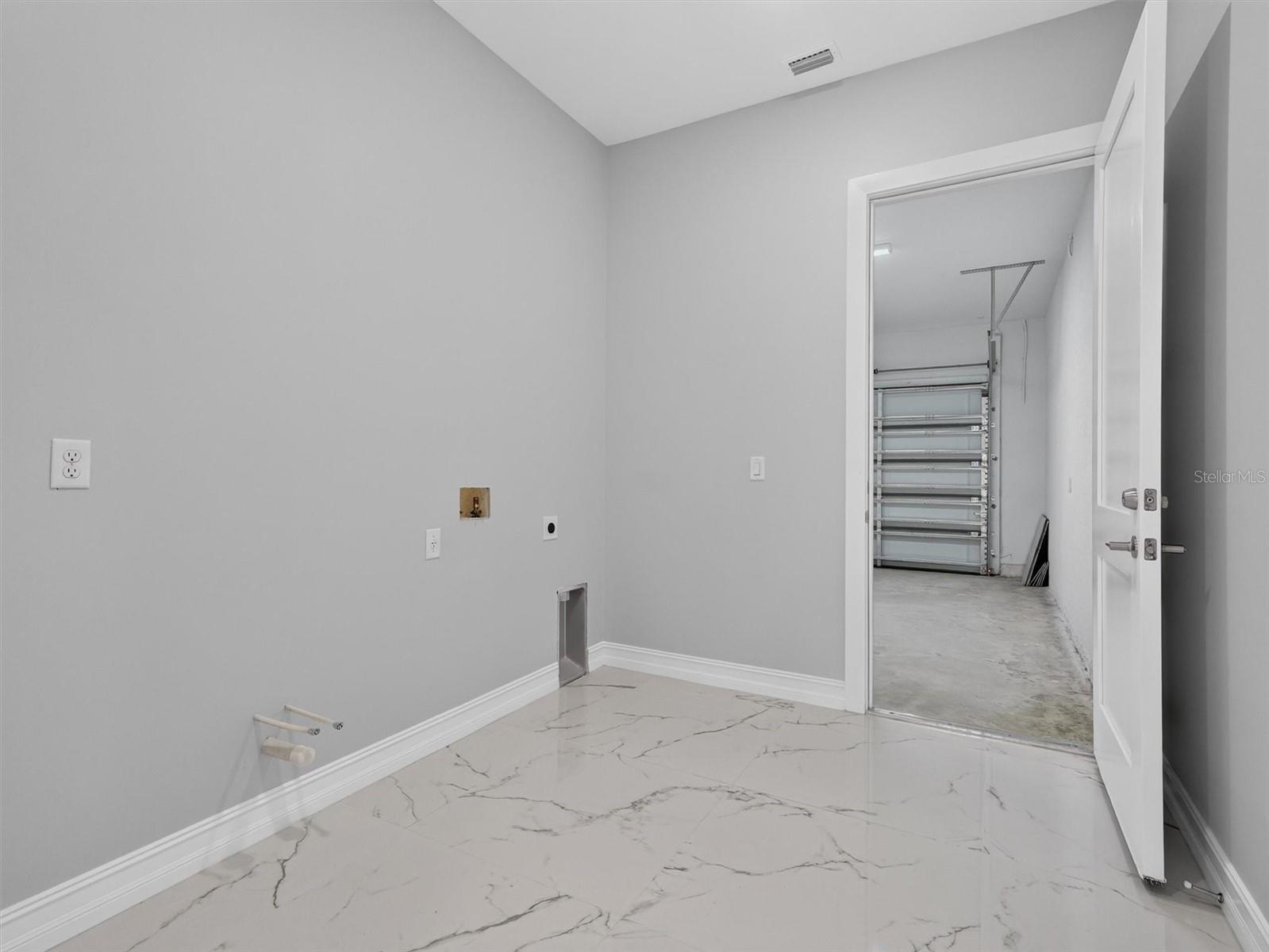2302 ALLEN DR
