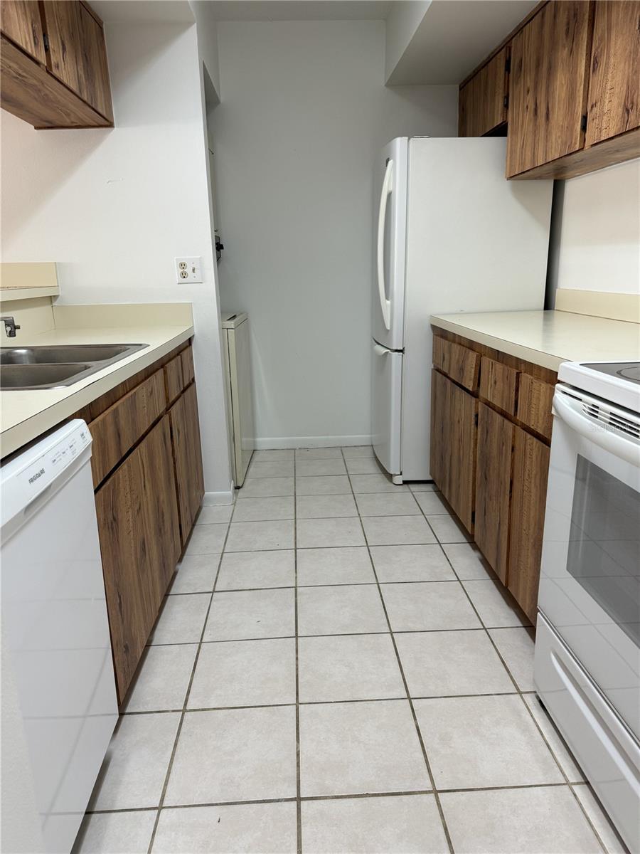 13608 S VILLAGE DR #8203
