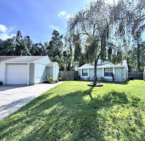 16004 Grass Lake Dr, Tampa