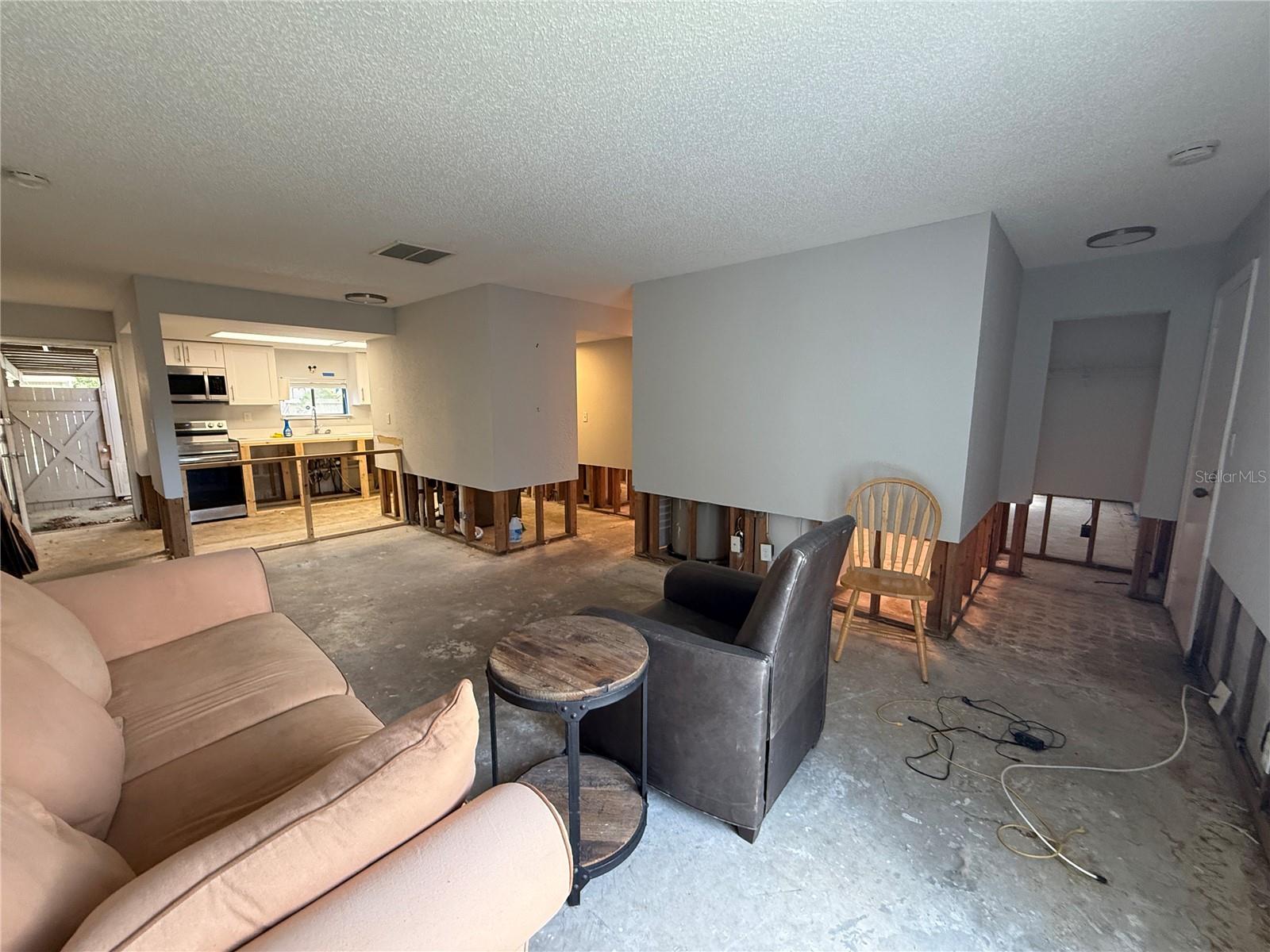 8649 LAKE ISLE DR #182