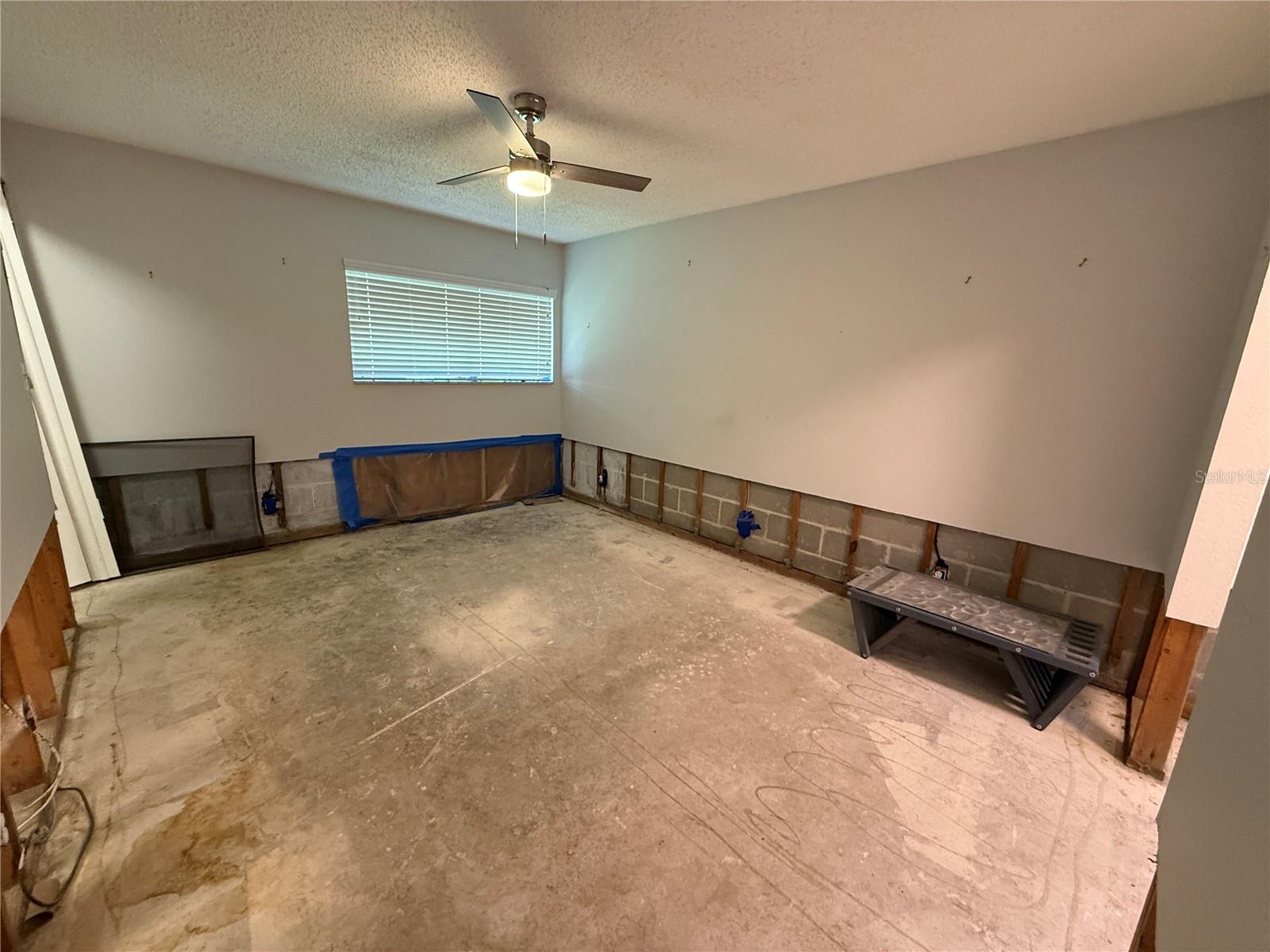 8649 LAKE ISLE DR #182
