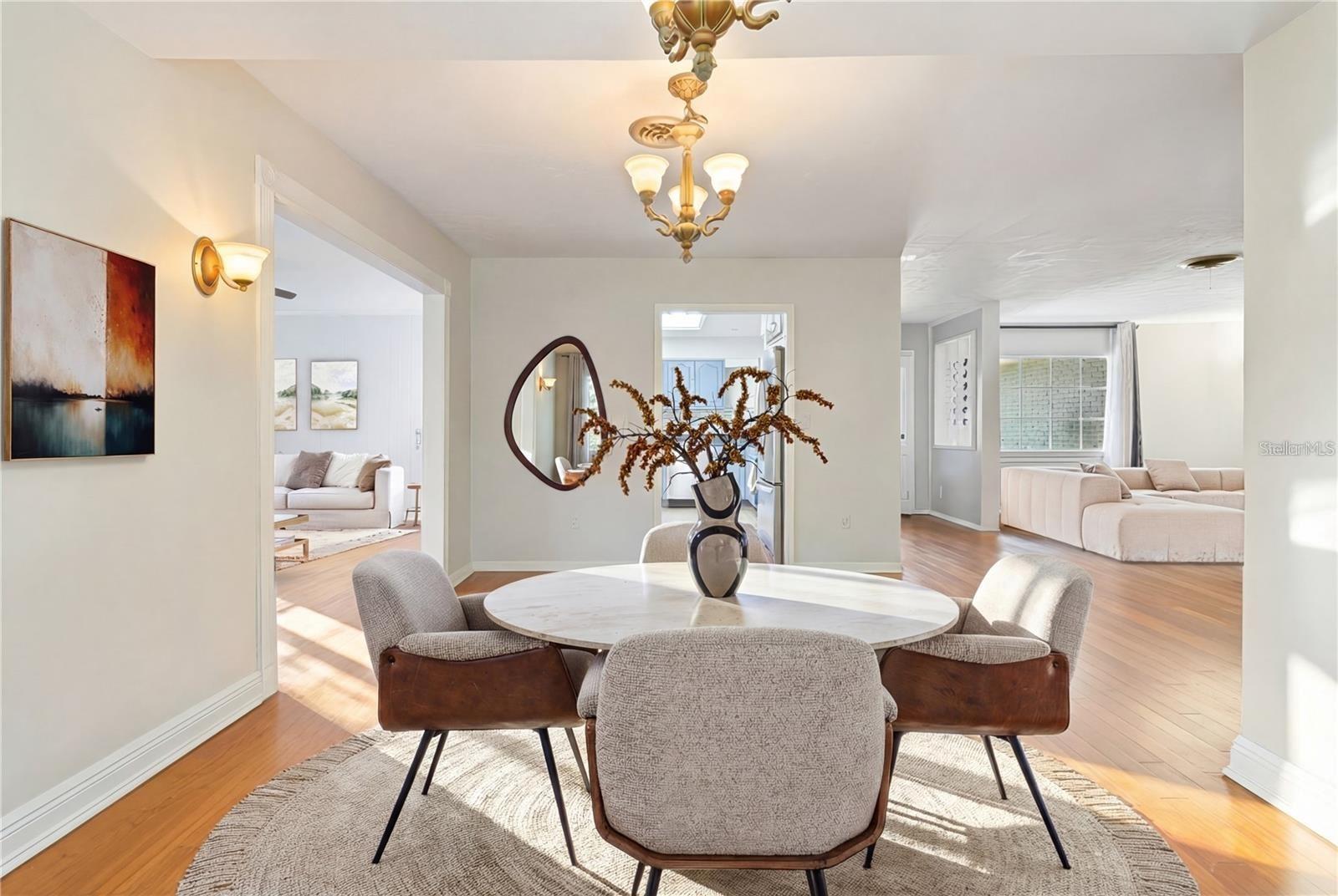 2102 W KYRA DR