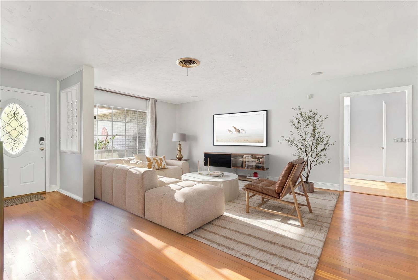 2102 W KYRA DR