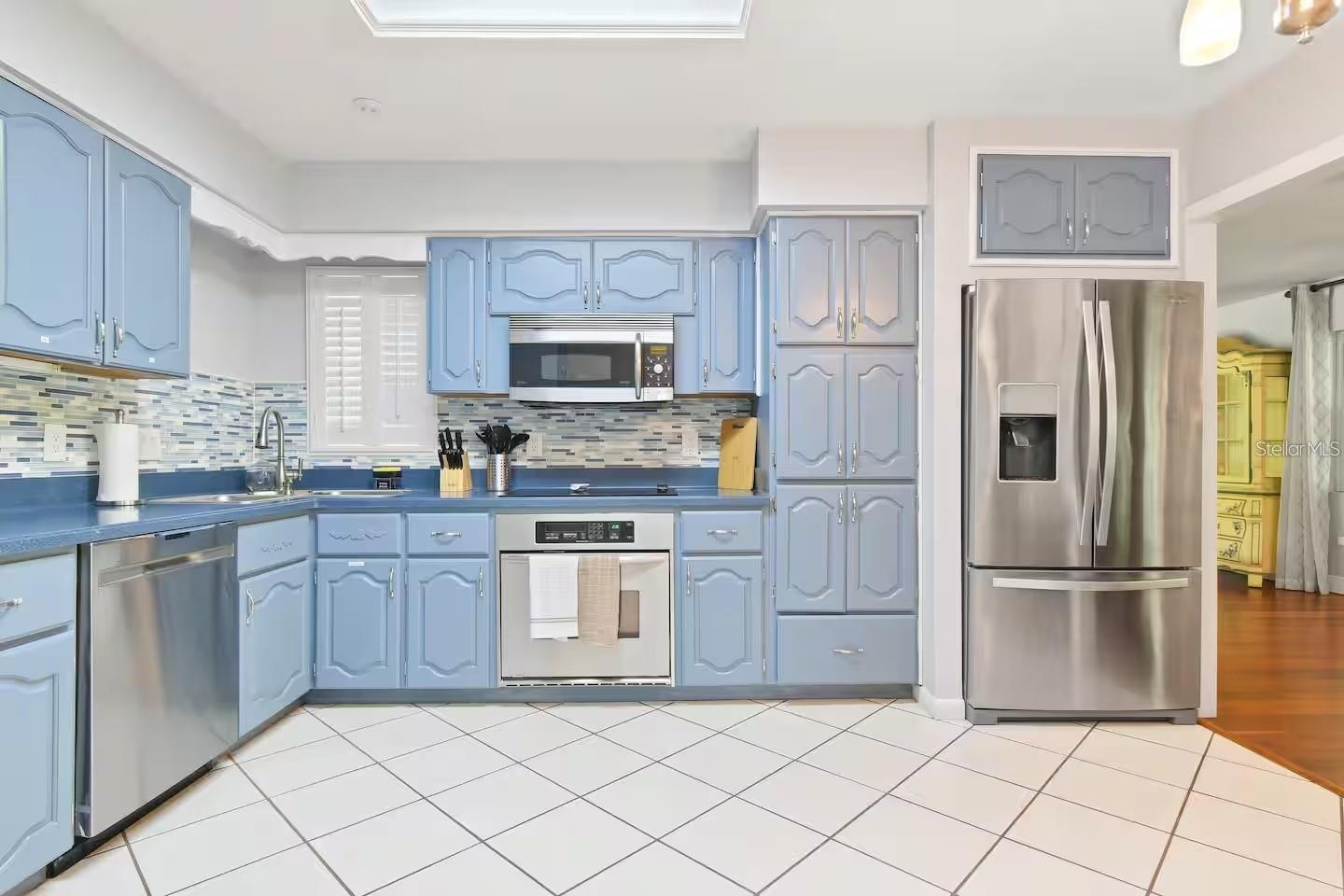 2102 W KYRA DR